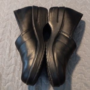 Easy Works by Easy Street Lyndee work slip on shoes